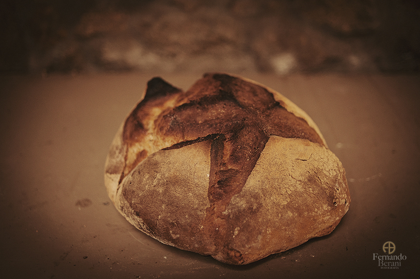Reportaje fotográfico de la tradición de hornear pan en casa